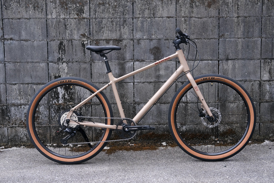 【新入荷】KONA BIKES Dew 2025 クロスバイクの大本命!