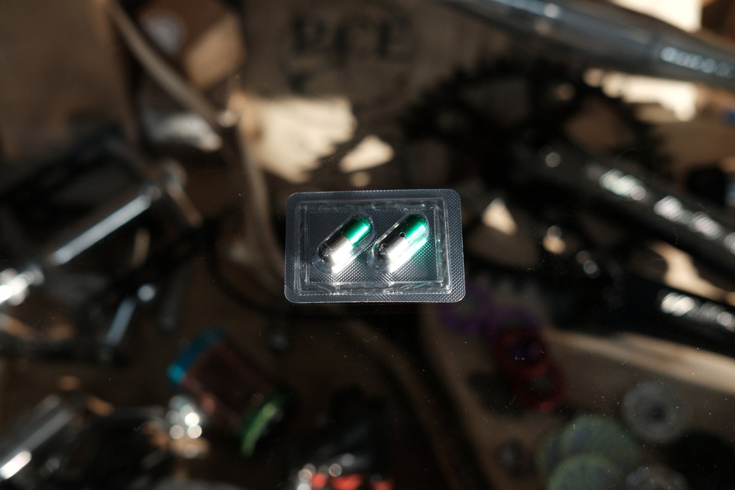 FAMILY BIKE SHOP Analog Pill Capsule Cable Cap