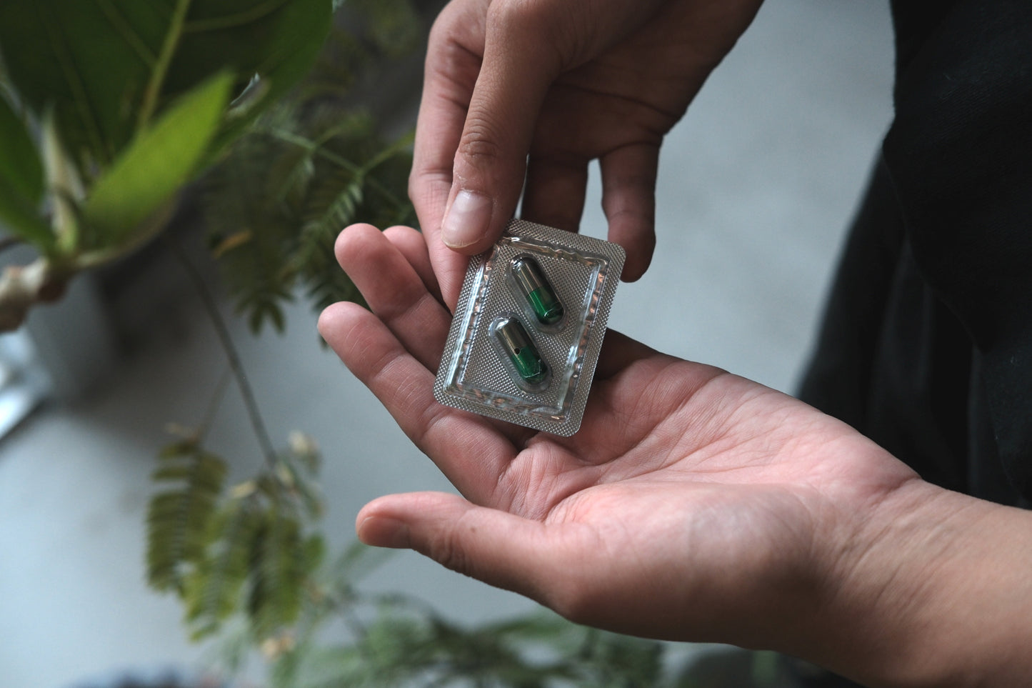 FAMILY BIKE SHOP Analog Pill Capsule Cable Cap